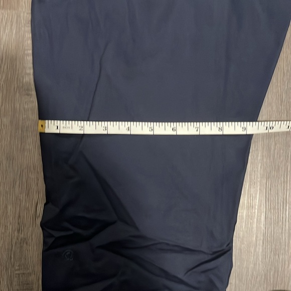 Lululemon Commission Pant Classic Fit in Navy (30) - Picture 10 of 11